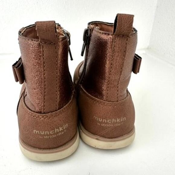Munchkin Machine Washable Bow Detail Boots Brown Toddler Size 9 Durable Casual - Picture 3 of 7